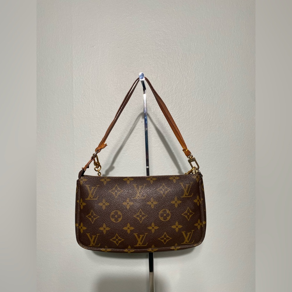 Louis Vuitton Monogram pochette